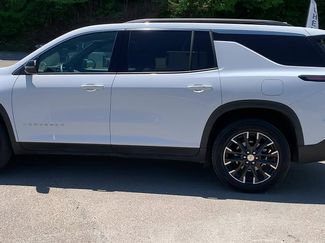 Used 2025 Chevrolet Traverse LT w/ Sun and Wheel Package FWD 360° Tour
