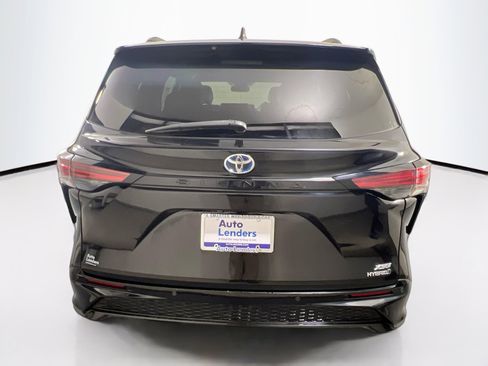 Used 2021 Toyota Sienna XSE w/ XSE Plus Package image 6