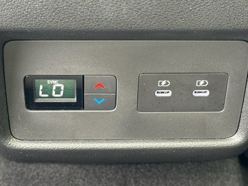 Used 2025 Nissan Rogue SL w/ Tech Package FWD image 23
