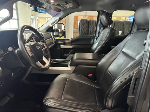 Certified 2017 Ford F350 Lariat w/ Chrome Package image 18