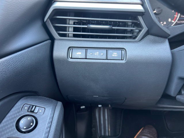 Used 2025 Nissan Altima 2.5 SV FWD image 15