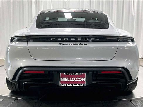 Used 2022 Porsche Taycan Turbo S image 9