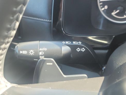 Used 2024 Nissan Pathfinder SV AWD/4WD image 19