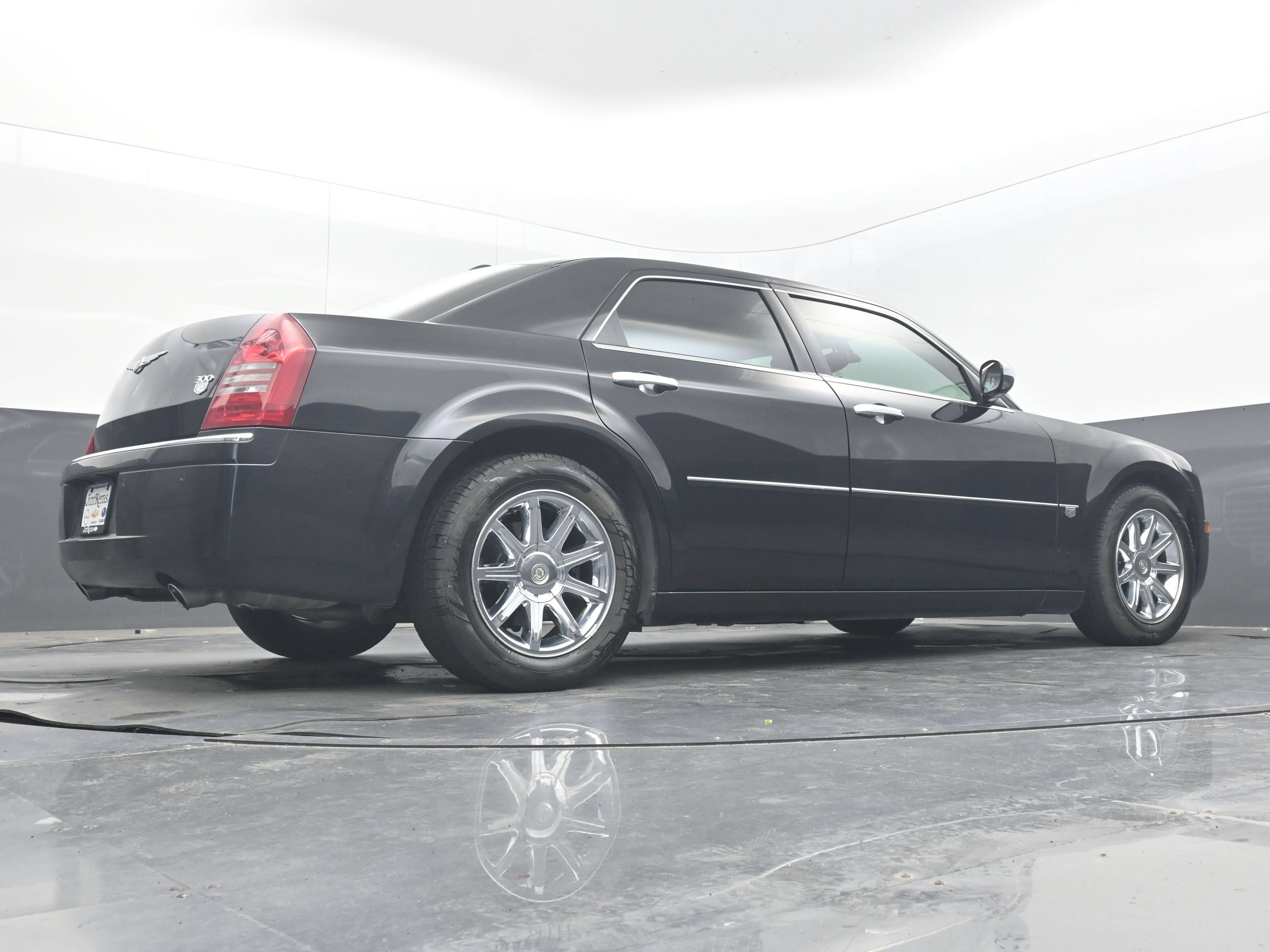 Used 2005 Chrysler 300 C w/ Navigation & Sound Group II RWD image 29