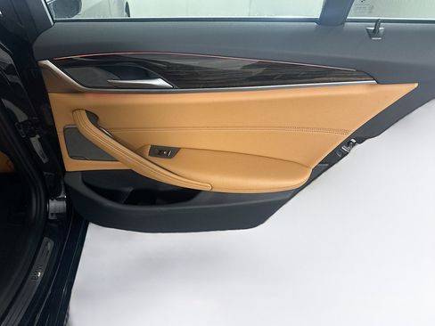 Used 2022 BMW 530i w/ Premium Package image 32