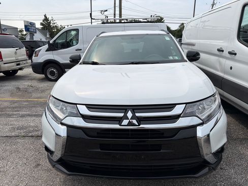 Used 2018 Mitsubishi Outlander LE AWD/4WD image 2