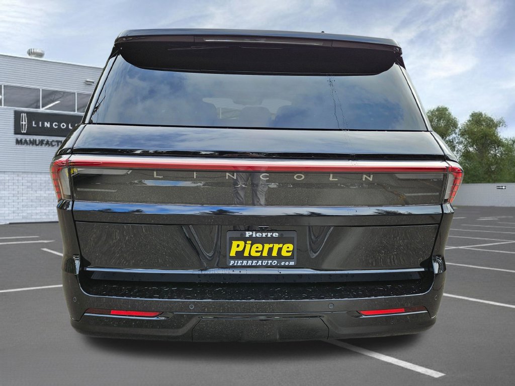 New 2027 Lincoln Navigator Reserve AWD/4WD image 4