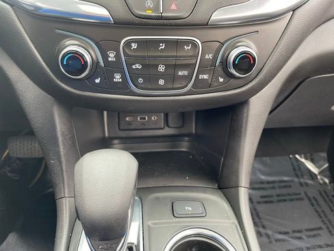 Used 2023 Chevrolet Equinox LT image 27