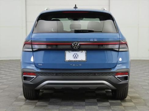 New 2026 Volkswagen Taos SE image 6