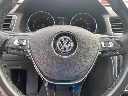Used 2017 Volkswagen Passat 1.8T SE FWD image 36