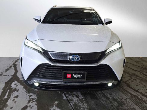 Used 2023 Toyota Venza XLE image 8