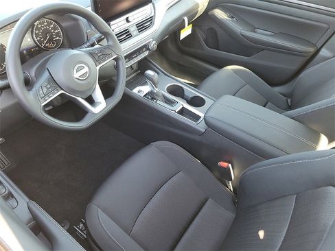New 2025 Nissan Altima 2.5 SV image 3