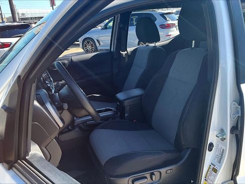 Used 2023 Toyota Tacoma TRD Off-Road w/ Technology Package AWD/4WD image 8