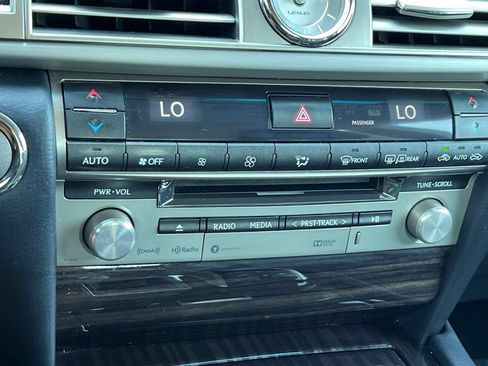 Used 2016 Lexus LS 460 w/ Comfort Package RWD image 24