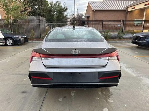 Used 2025 Hyundai Elantra Limited FWD image 7