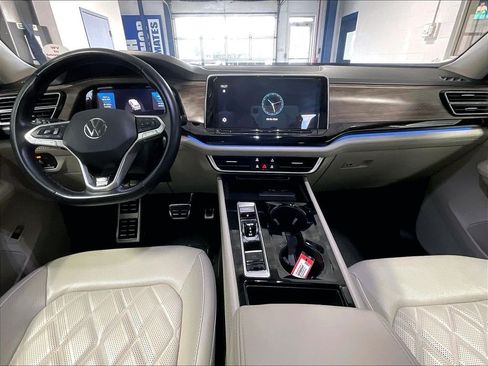 Used 2024 Volkswagen Atlas SEL Premium R-Line AWD/4WD image 22