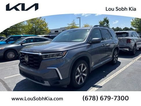 Used 2024 Honda Pilot Touring image 1