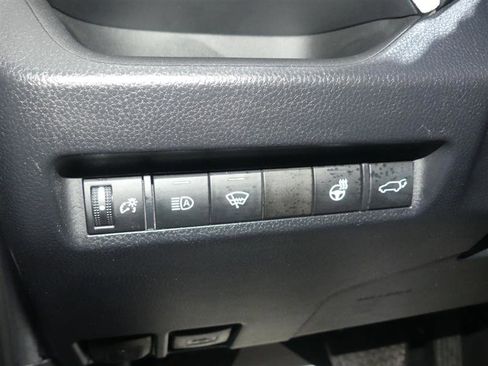 Used 2019 Toyota RAV4 XLE Premium image 30