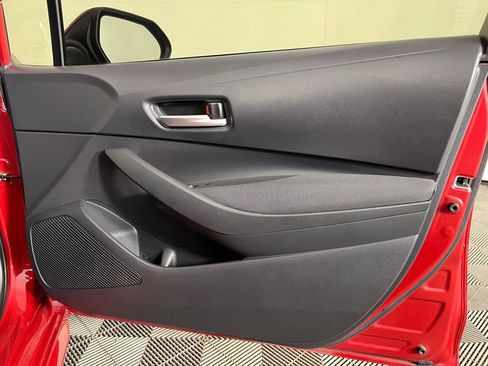 Used 2021 Toyota Corolla LE w/ Carpet Mat Package (TMS) image 16