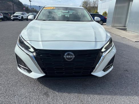 Used 2023 Nissan Altima 2.5 SV w/ SV Premium Package image 6