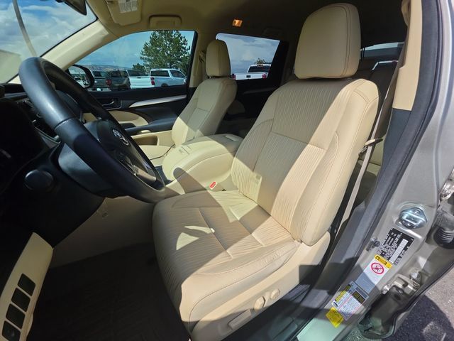 Used 2014 Toyota Highlander Plus AWD/4WD image 16