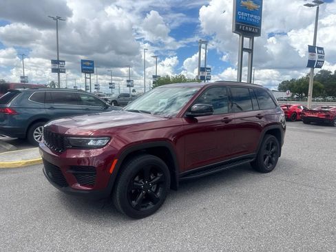 Used 2024 Jeep Grand Cherokee Altitude RWD image 1