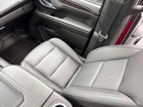 Used 2024 Chevrolet Tahoe Z71 w/ Luxury Package image 19