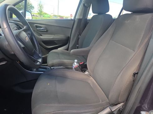 Used 2018 Chevrolet Trax LS FWD image 24