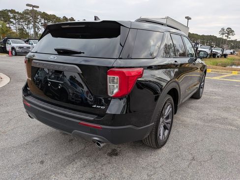 Certified 2023 Ford Explorer XLT w/ Equipment Group 202A image 5