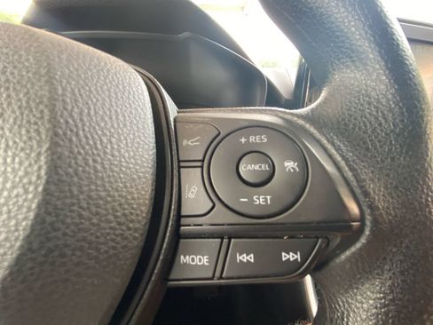 Used 2022 Toyota RAV4 XLE AWD/4WD image 19