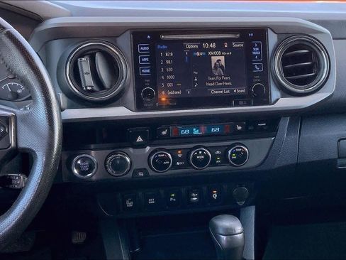 Used 2017 Toyota Tacoma TRD Sport w/ Premium & Technology Package image 7