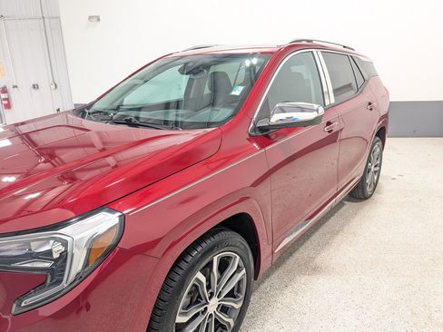 Used 2019 GMC Terrain Denali w/ Advanced Safety Package FWD image 7