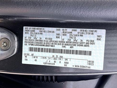 Used 2021 Ford Escape SE w/ SE Sport Appearance Package image 6