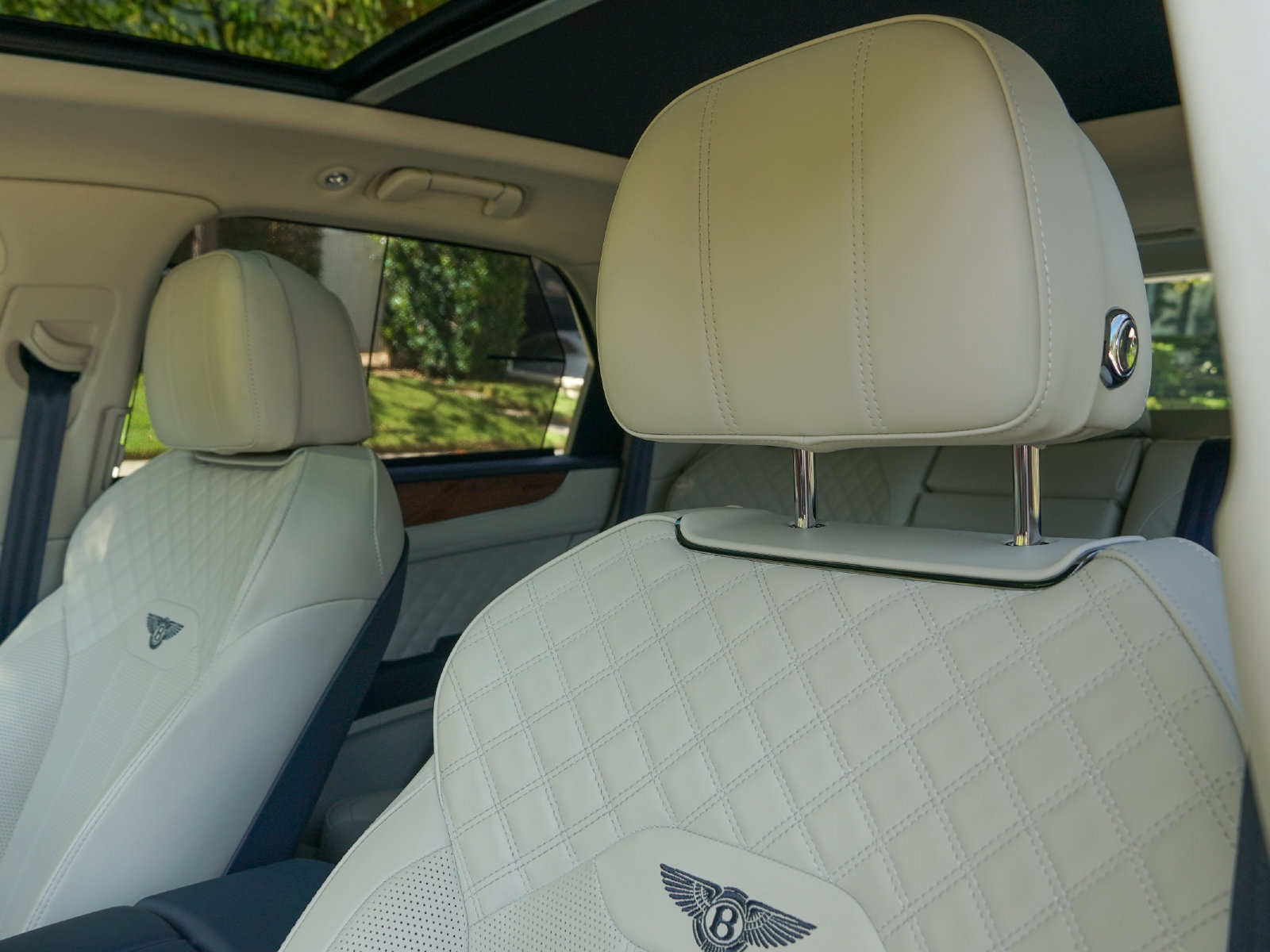 Certified 2023 Bentley Bentayga AWD/4WD image 23