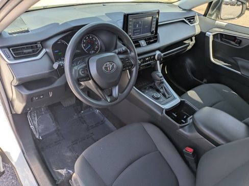 Used 2022 Toyota RAV4 LE AWD/4WD image 10