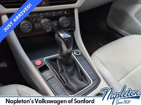 Used 2024 Volkswagen Jetta SE w/ Panoramic Sunroof Package FWD image 15