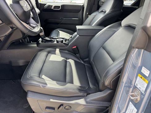 Used 2025 Ford Bronco Outer Banks AWD/4WD image 13
