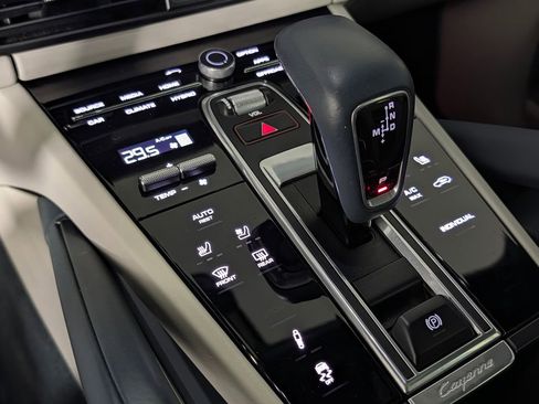 Certified 2020 Porsche Cayenne Turbo S AWD/4WD image 34