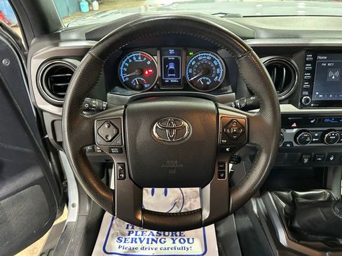 Used 2020 Toyota Tacoma SR5 AWD/4WD image 25