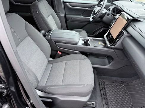 Certified 2025 GMC Acadia Elevation FWD image 24