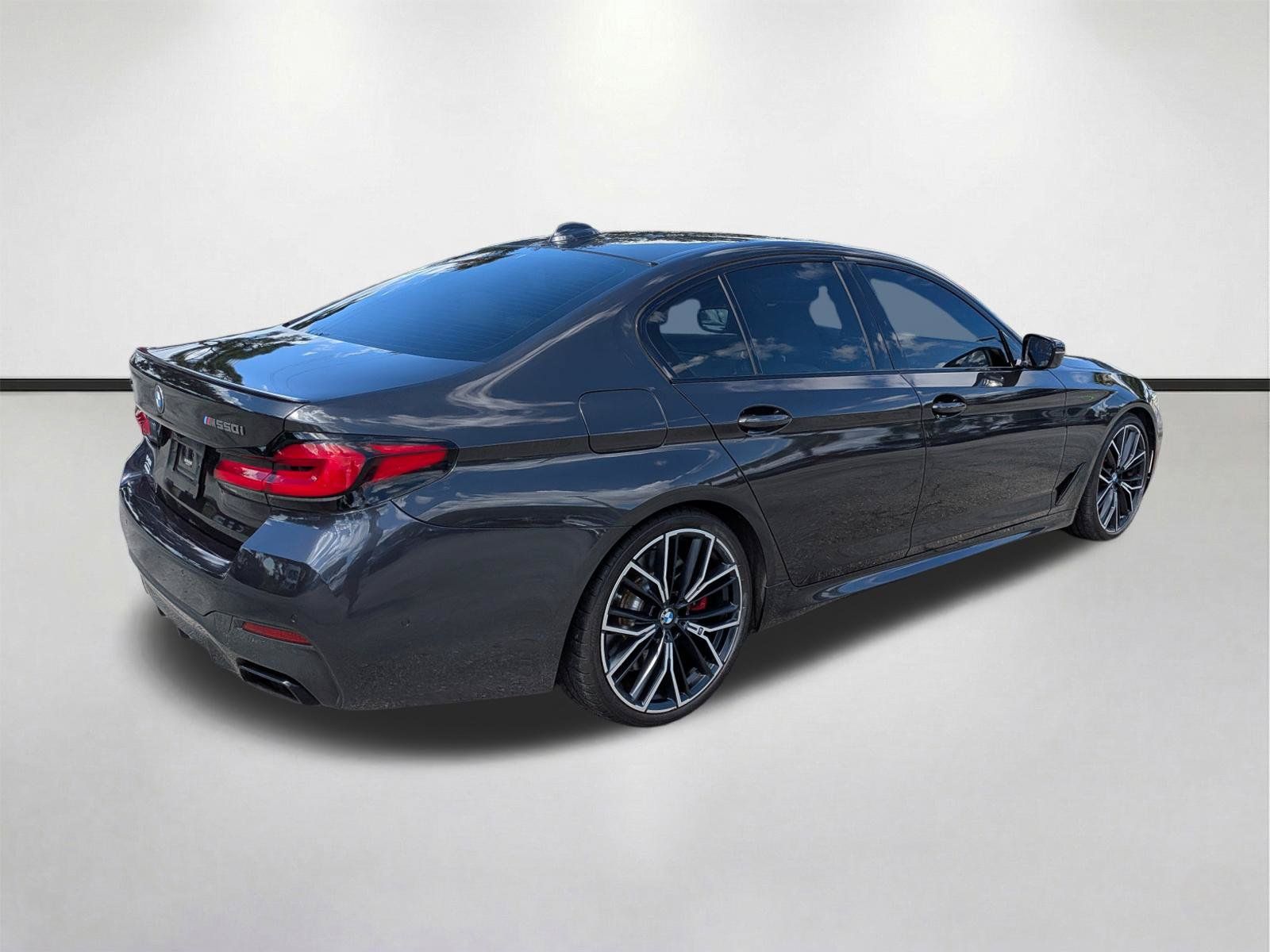Used 2021 BMW M550i xDrive w/ Dynamic Handling Package AWD/4WD image 4