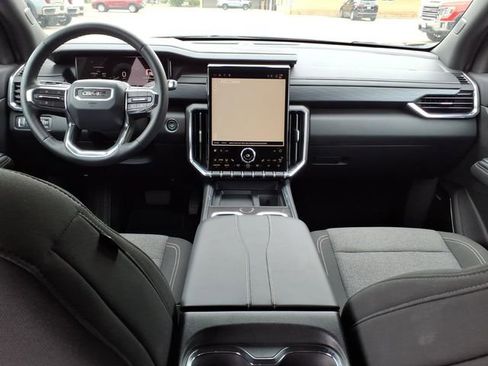 Used 2025 GMC Acadia Elevation AWD/4WD image 12