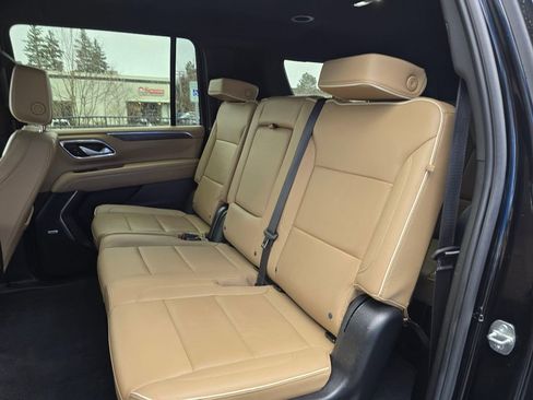 Used 2024 Chevrolet Suburban Premier image 18