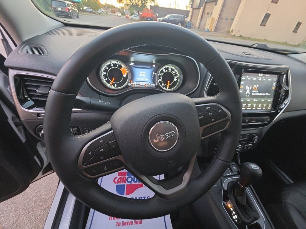 Used 2019 Jeep Cherokee Limited w/ Luxury Group AWD/4WD image 14