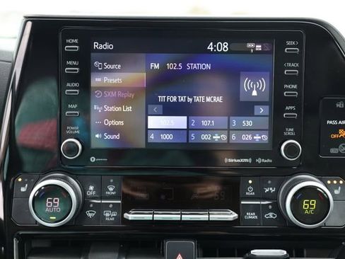 Used 2021 Toyota Highlander XLE image 25