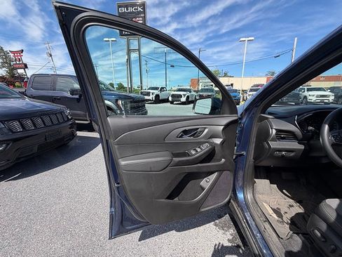 Used 2023 Chevrolet Traverse LT w/ LPO, Floor Liner Package AWD/4WD image 32