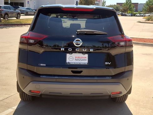 Certified 2021 Nissan Rogue SV FWD image 3