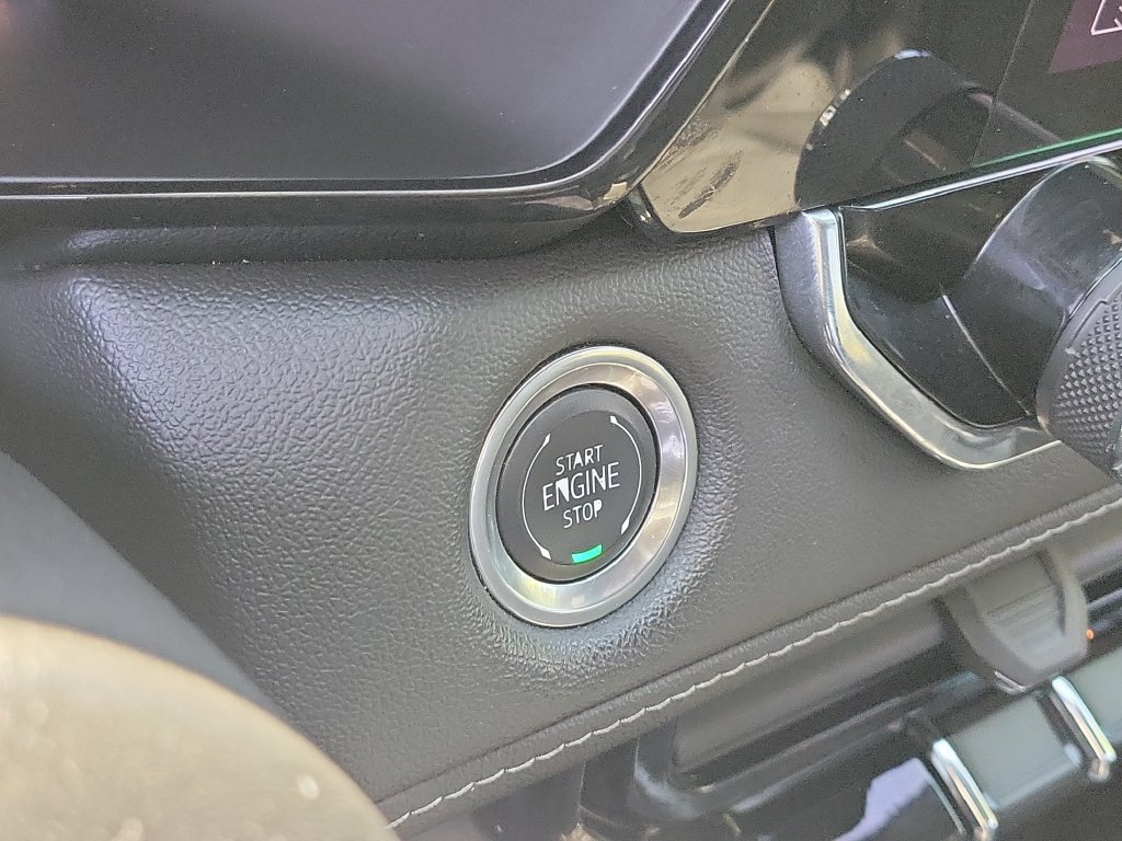 Used 2024 Chevrolet Colorado LT w/ LT Convenience Package RWD image 11