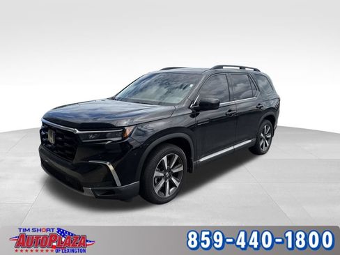 Used 2025 Honda Pilot Touring image 1