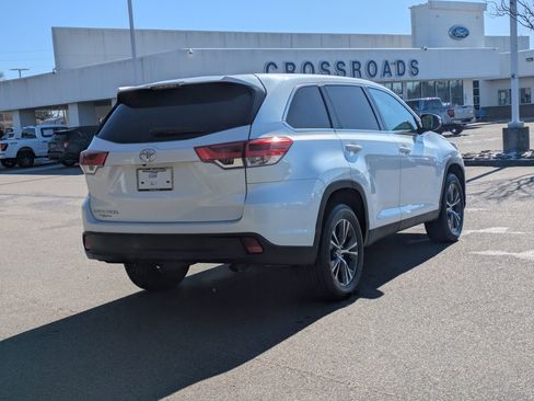 Used 2019 Toyota Highlander LE image 4